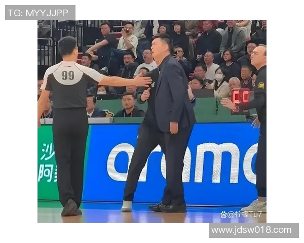 深圳男篮内线双塔强势崛起助力球队争夺季后赛席位表现引人瞩目