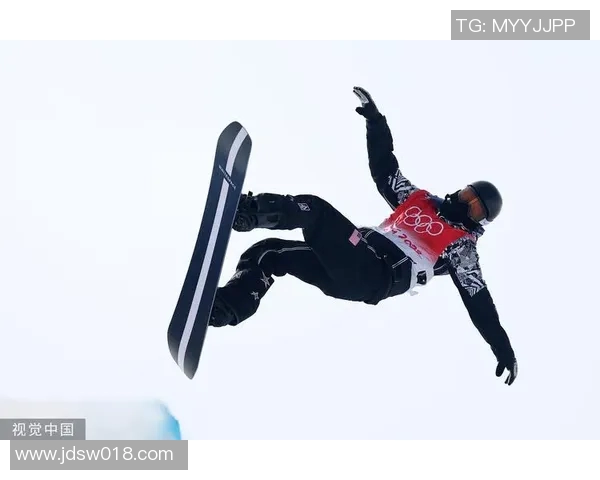 单板滑雪U型池赛果揭晓运动员表现精彩纷呈引发热议与期待